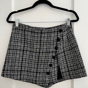 Chic Black and White Plaid Skirt/skort with Button Detail